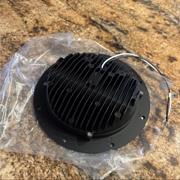 RV/Trailer/Toy Hauler 7in Exterior round Flood Light - LED, 12V 18W - Picture 10 of 10